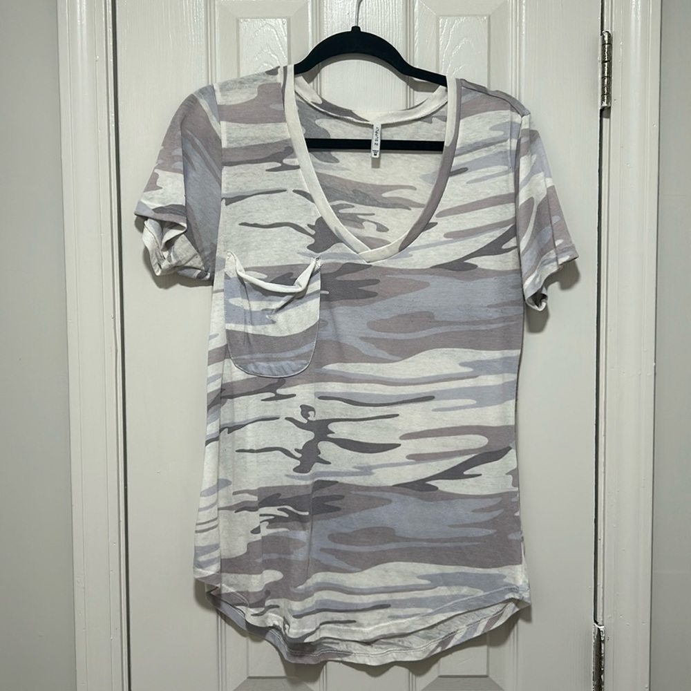 Z Supply. White & Gray. Camo T shirt. Size M.